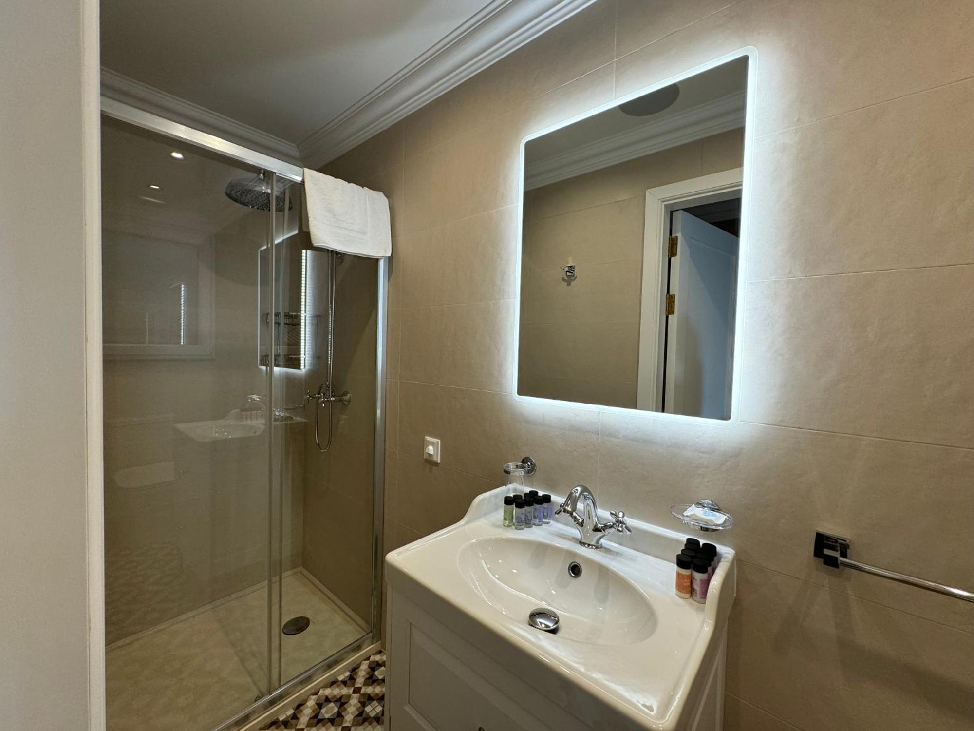 Balcony Hotel Saint Julian's Ngoại thất bức ảnh