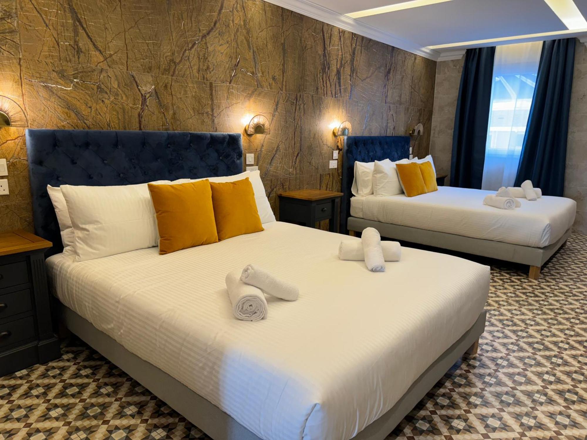 Balcony Hotel Saint Julian's Ngoại thất bức ảnh