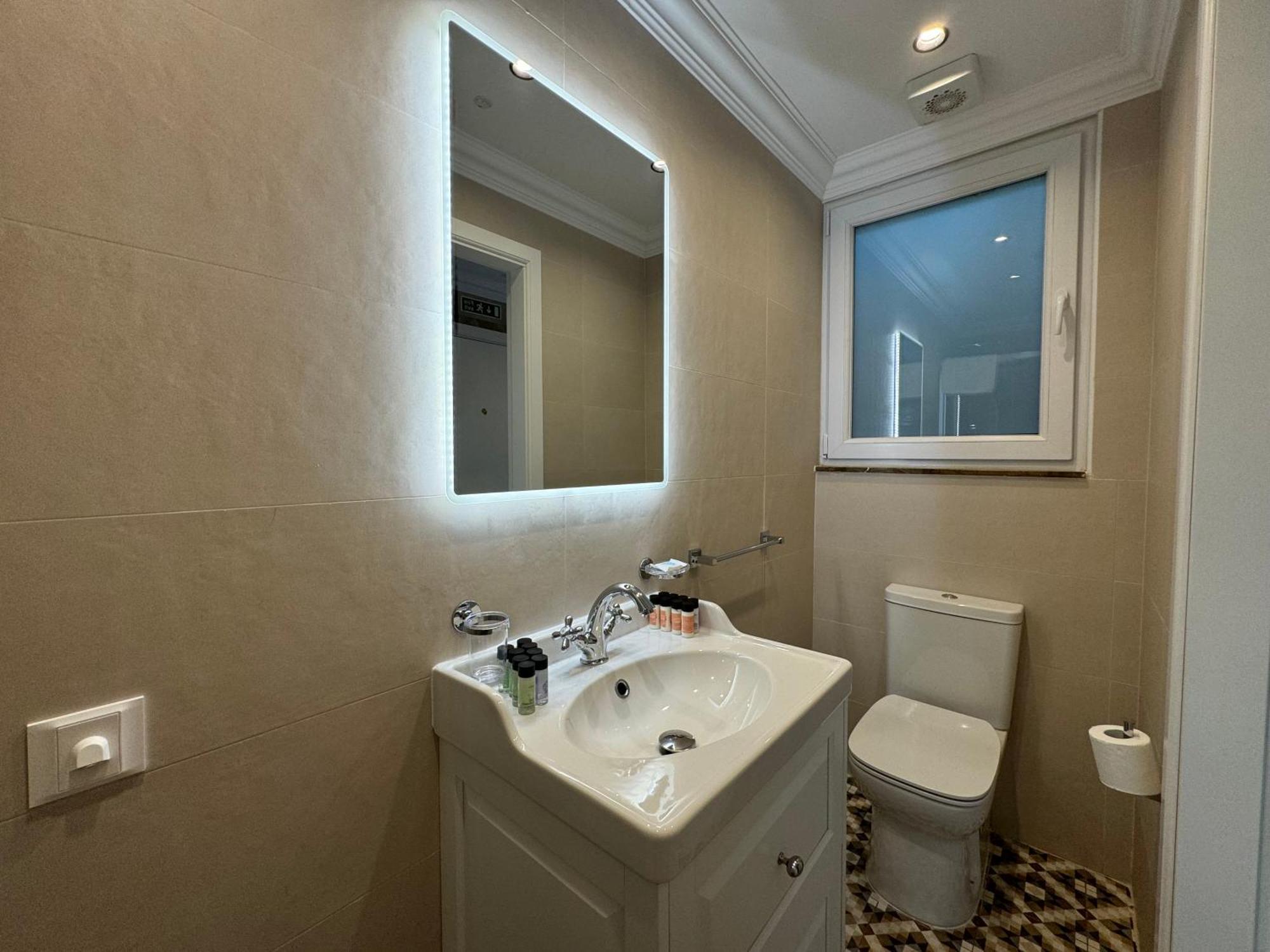 Balcony Hotel Saint Julian's Ngoại thất bức ảnh