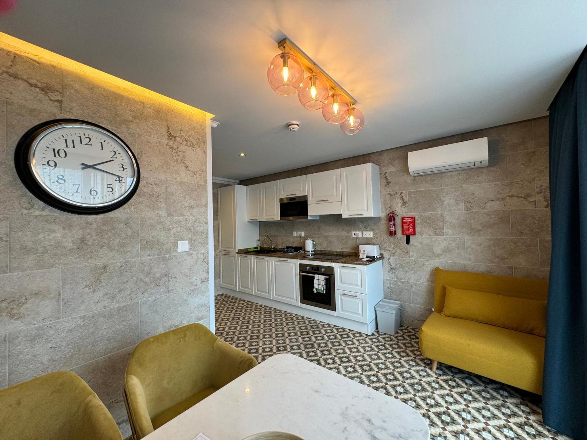 Balcony Hotel Saint Julian's Ngoại thất bức ảnh