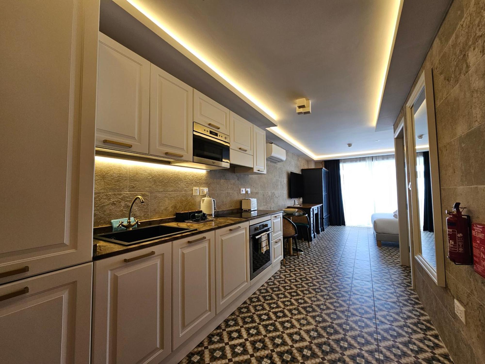 Balcony Hotel Saint Julian's Ngoại thất bức ảnh