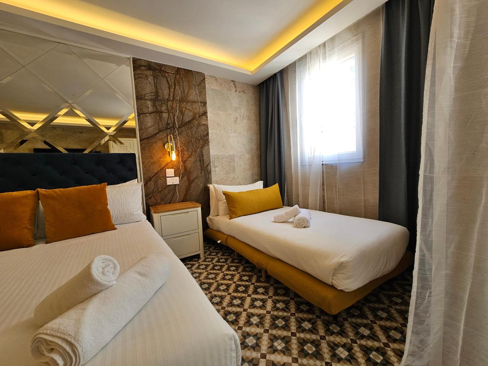 Balcony Hotel Saint Julian's Ngoại thất bức ảnh