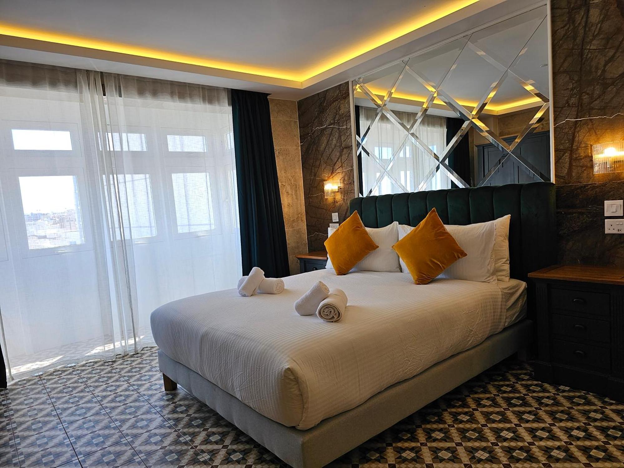 Balcony Hotel Saint Julian's Ngoại thất bức ảnh