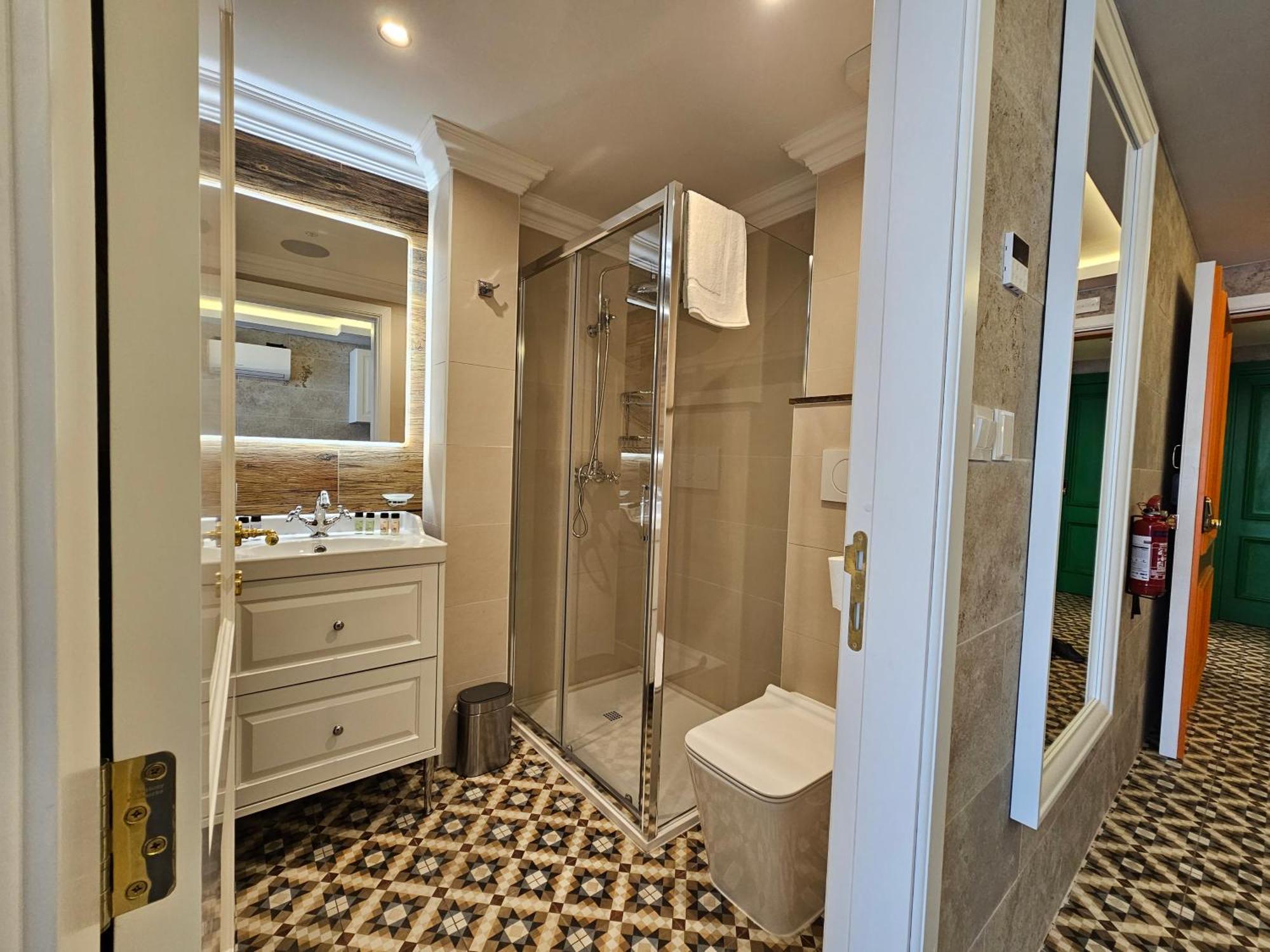 Balcony Hotel Saint Julian's Ngoại thất bức ảnh