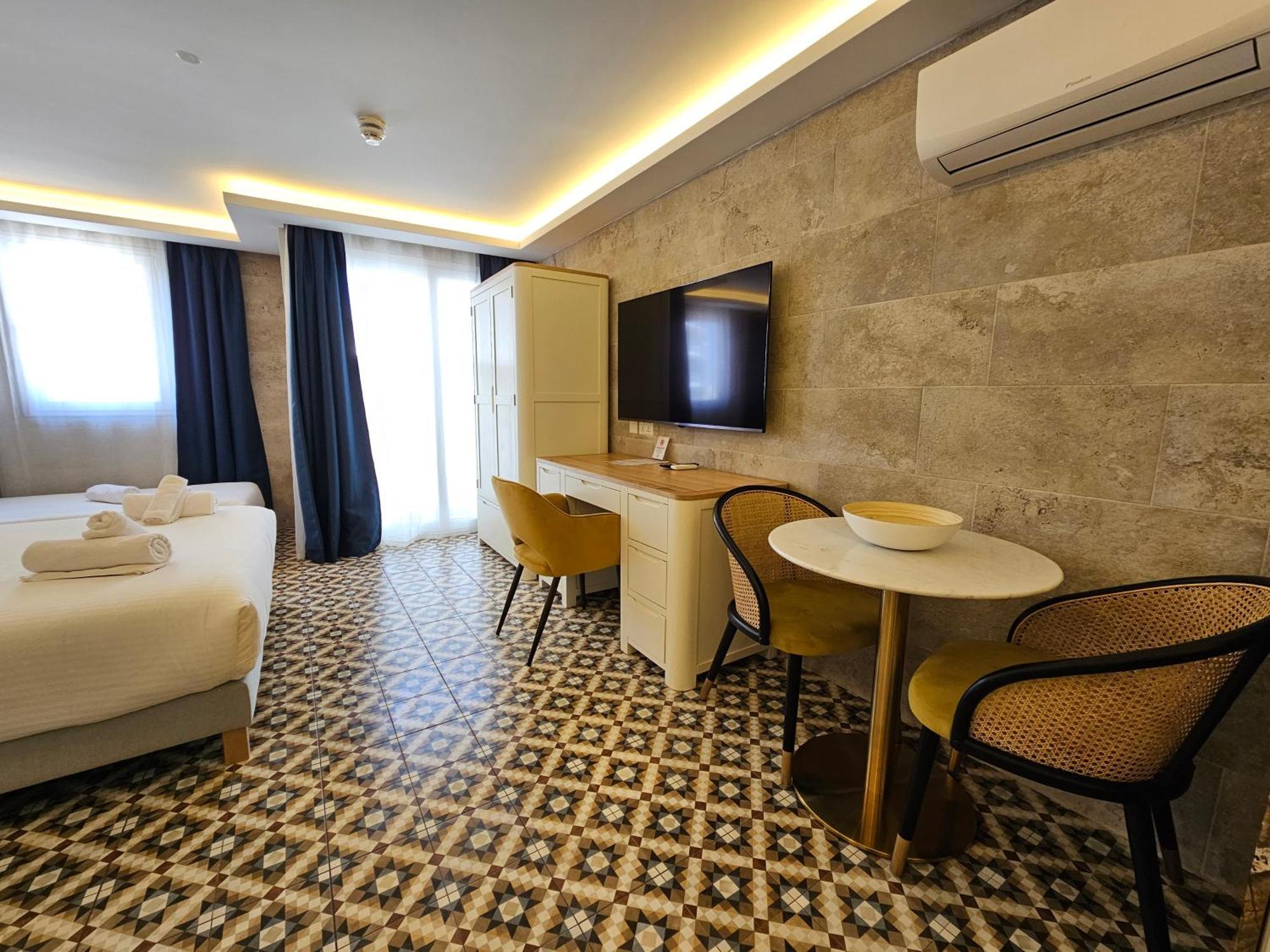 Balcony Hotel Saint Julian's Ngoại thất bức ảnh