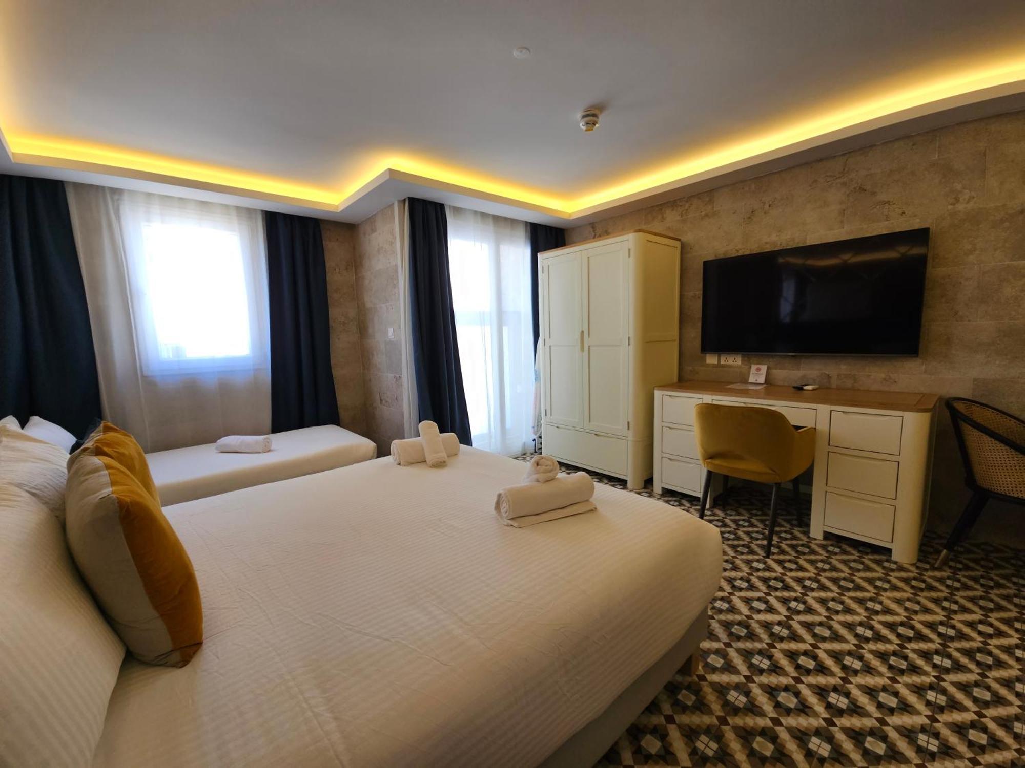 Balcony Hotel Saint Julian's Ngoại thất bức ảnh
