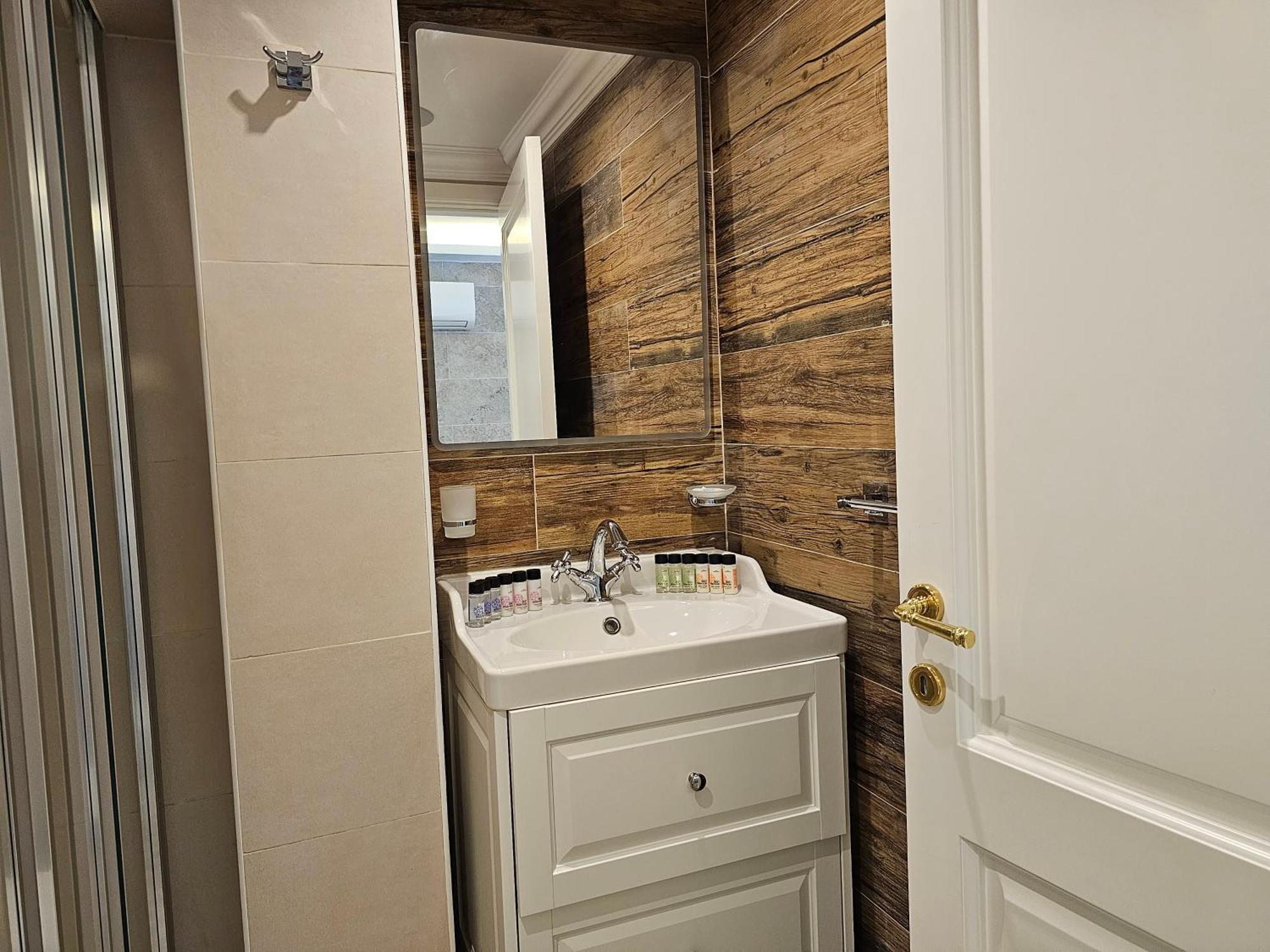 Balcony Hotel Saint Julian's Ngoại thất bức ảnh