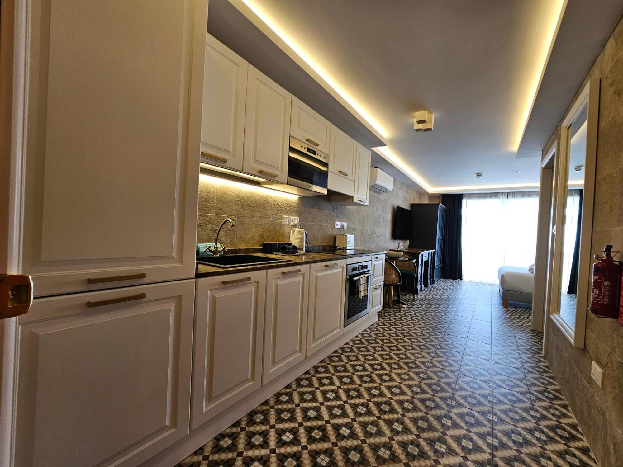 Balcony Hotel Saint Julian's Ngoại thất bức ảnh